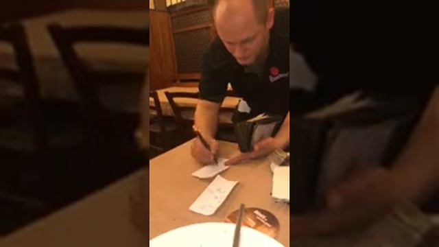 Прага.как подсчитывает чек официант)))