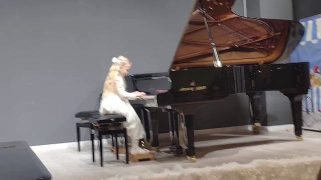 Гайдн, менуэт До Мажор, Есения Зеленкова, 7 лет смотреть онлайн