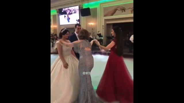 Мед и лаваш для молодоженов / Встреча жениха и невесты / Красивая армянская свадьба 2018 смотреть онлайн