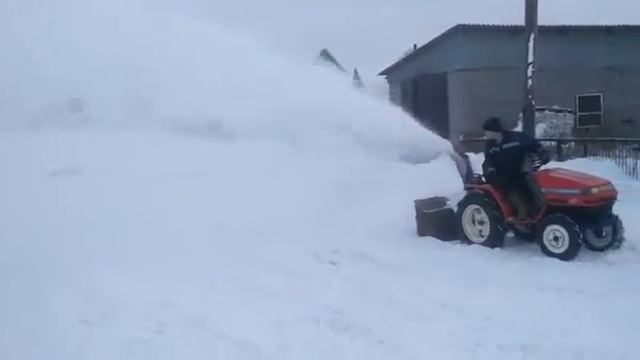 Простой и надежный роторный снегоуборщик к минитрактору смотреть онлайн