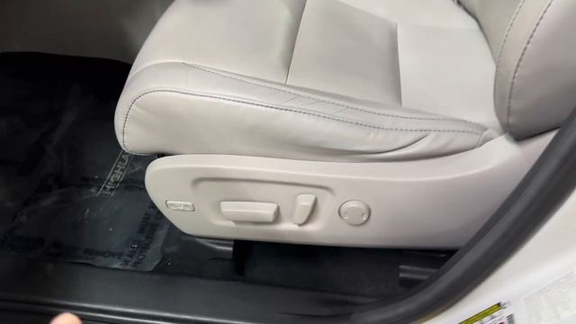 Low Mileage 2016 Toyota Highlander XLE AWD смотреть онлайн