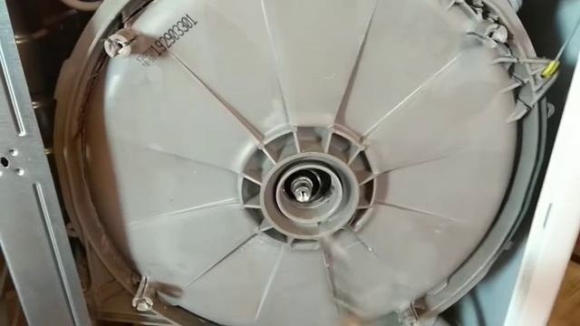 Запороли машинку..Стиральная машинка Electrolux заклинил барабан.Разобрать не разборный барабан. смотреть онлайн