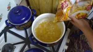 Как варить макароны перья Роллтон ?