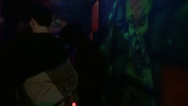 Toyz of Terror Haunted House Maze Walkthrough Fright Fest Six Flags Magic Mountain Halloween Event смотреть онлайн