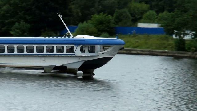 Ракета на подводных крыльях. Канал имени Москвы. 16 авг. 2015 г. смотреть онлайн