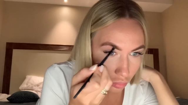 ЛЮБИМЫЙ ВЕЧЕРНИЙ МАКИЯЖ смотреть онлайн