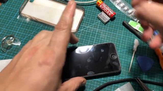 Замена дисплея и батареи iPhone 5
