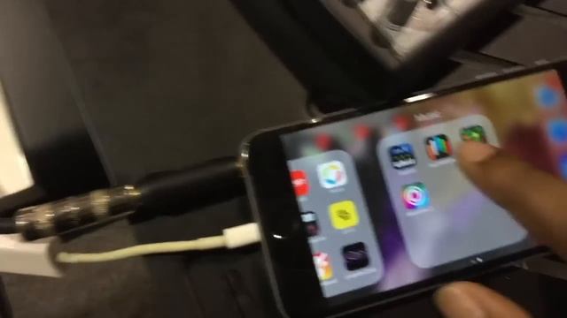 Running 2 Keyboards Using Only My iPhone!! смотреть онлайн