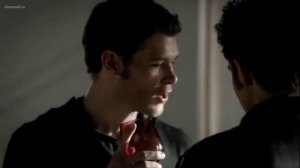 Клаус и Кэролайн- 2 пистолета.