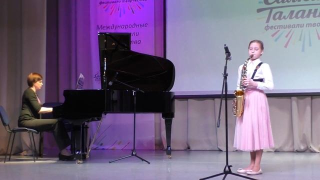 "Трепак" П.И.Чайковский исполняет Сафронова Эльвира. Саксофон смотреть онлайн