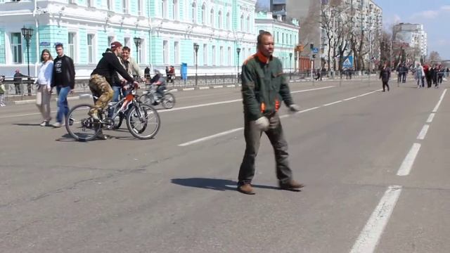 Танец земля в иллюминаторе смотреть онлайн