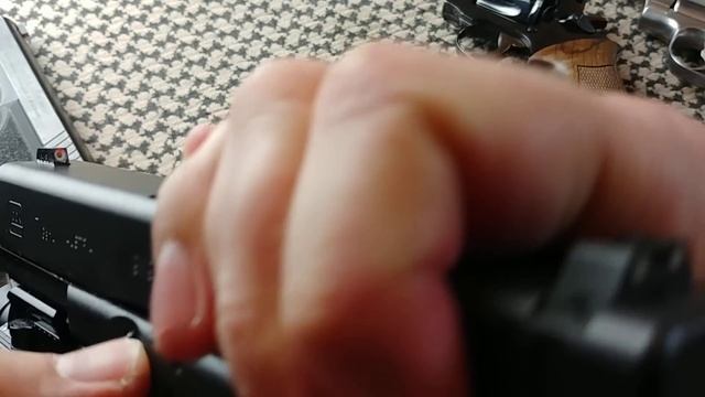 Como funciona el Seguro en un Revolver (y otras armas)? смотреть онлайн