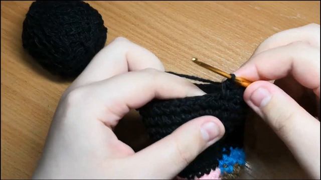 Мастер-класс по вязанию игрушки Безумный шляпник 1 часть смотреть онлайн