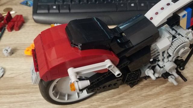 Збірка LEGO Creator Harley-Davidson Fat Boy смотреть онлайн