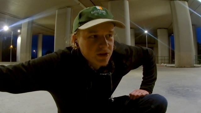 САМЫЕ СЛОЖНЫЕ ТРЮКИ НА СКЕЙТЕ НОЧЬЮ. смотреть онлайн