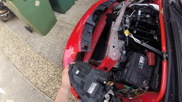 How To - Citroen C1 Headlight Removal смотреть онлайн