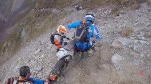 Мотоцикл упал в обрыв, доставали вертолетом