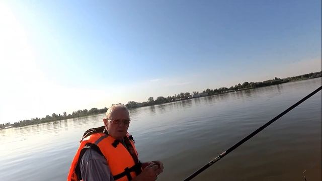 Рыбалка с лодки! Рыбалка на маховую удочку ! Рыбалка на реке Дон ! Зеленый остров ! смотреть онлайн
