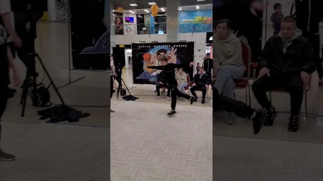 break dance battle. Брейк-данс баттл продолжается смотреть онлайн