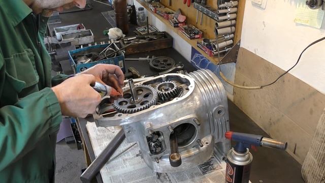 Часть12.Установка распредвала в двигатель мотоцикла М-72,К-750 смотреть онлайн