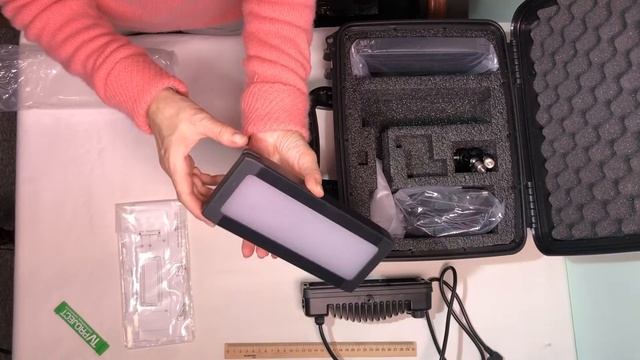 Постоянный накамерный Свет Litepanels Brick One Bi-Color On-Camera Light Kit. Распаковка. смотреть онлайн