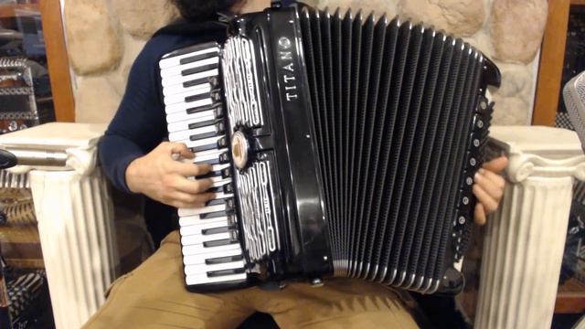 4945 - Black Titano Organette Converter Piano Accordion LMMH 41 120 $2999 смотреть онлайн