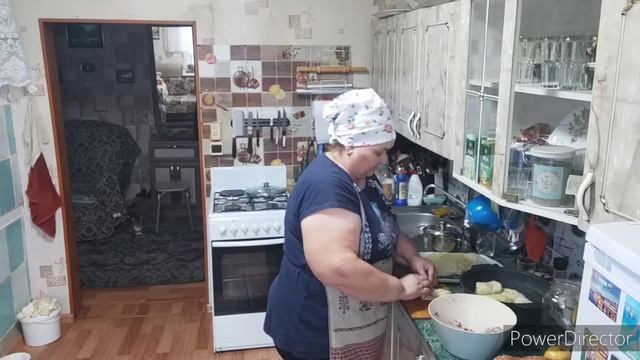 Голубцы НА ужин ☺️ Зачем ОН это ДЕЛАЕТ ? Нашли петуха ? Как живут в деревне смотреть онлайн