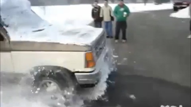 Неудачно выехал из сугроба смотреть онлайн