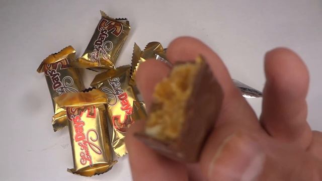 Взял на пробу Конфеты Lucky Days с Корпусом на Мягкой Карамельной Основе Глазированные с Печеньем смотреть онлайн