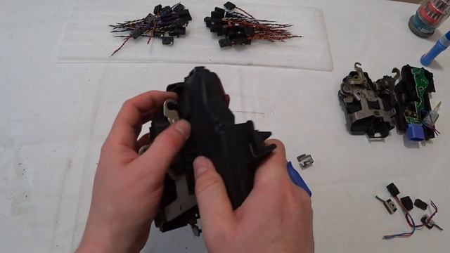 Как отремонтировать замок двери PORSCHE & BENTLEY & VOLKSWAGEN & SEAT & SKODA