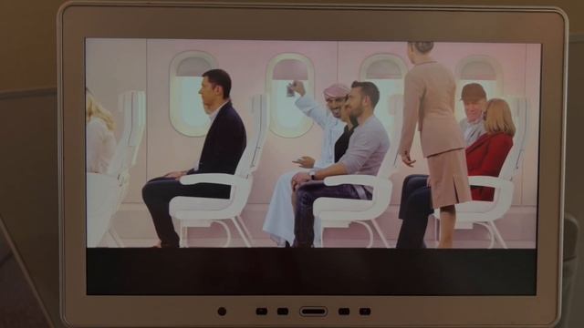 Перелёт с ГОДОВАЛЫМ ребёнком авиакомпанией Emirates. ОБЗОР самолёта Airbus 380-800. Дубай 2022 смотреть онлайн