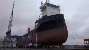 ЗРЕЛИЩНЫЙ СПУСК КОРАБЛЕЙ НА ВОДУ СО СТАПЕЛЕЙ