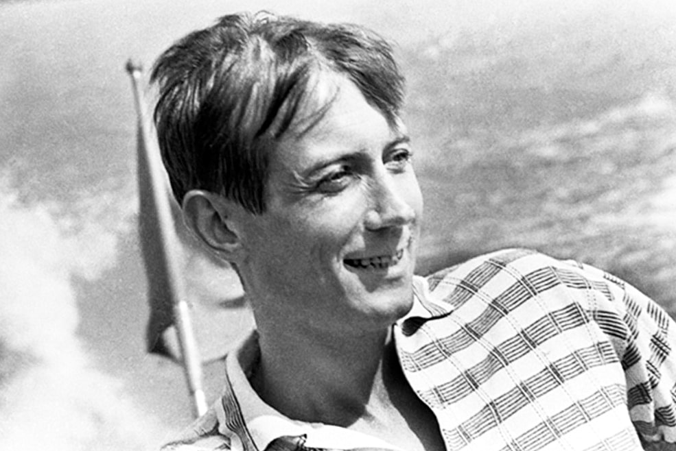 Евгений Евтушенко / Поэзия вслух / "Со мною вот что происходит..." смотреть онлайн