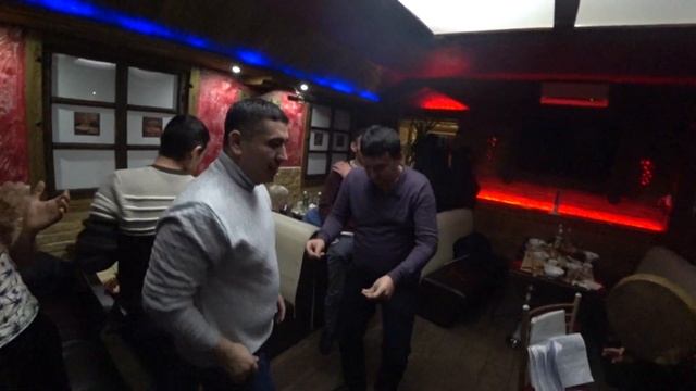 Умрбек Собиров Янги йил базми Жонли Ижро смотреть онлайн