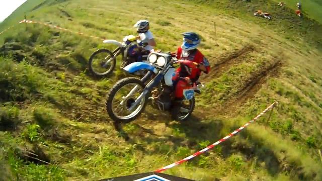 Заезд в холм Baja vs DR250R смотреть онлайн