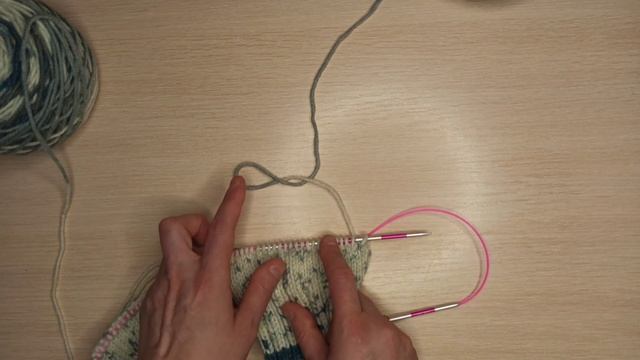 Как связать мужские носки спицами // подробный мастер класс смотреть онлайн