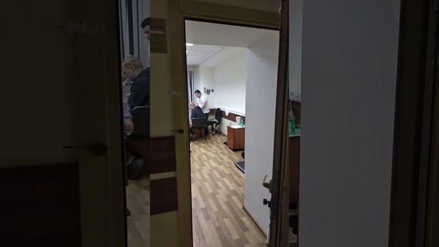 Сотрудники полиции подослали какого-то идиота чтобы он отобрал у меня телефон смотреть онлайн