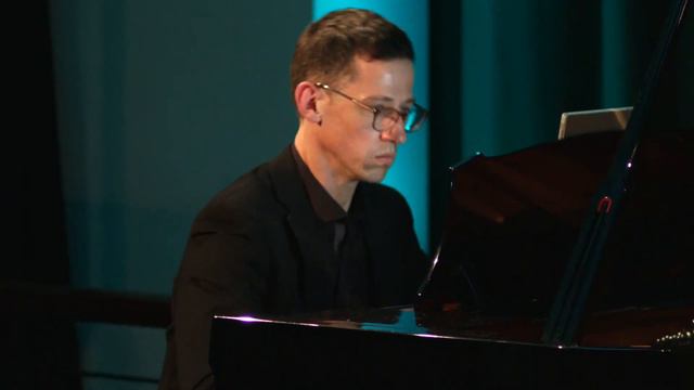 Ninfea Cruttwell-Reade (born 1989) - Three études for piano and flower pots (world premiere) смотреть онлайн
