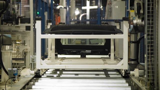 How 11 cobots help assemble the new FIAT 500 смотреть онлайн