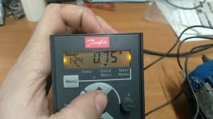 Настройка частотного преобразователя Danfoss Пуск / стоп мотора без реле