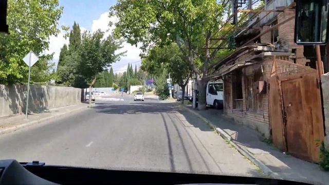 6.06.2022 Tbilisi. район Кукиа. Верхнее Кукийское кладбише. гора Махата смотреть онлайн