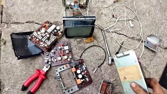Бедный по содержанию драгоценных металлов телевизор Электроника ВЛ 100 км конденсаторов нет смотреть онлайн