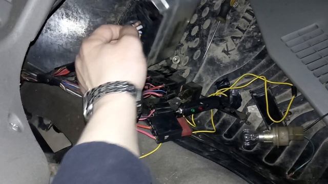 Не работает бензонасос и стартер.