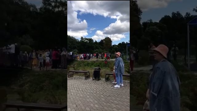 Один человек погиб при обрушении пешеходного моста в Луге в Ленинградской области смотреть онлайн