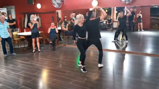 Gilles & Mady, Bachata Fusion after workshop demo смотреть онлайн