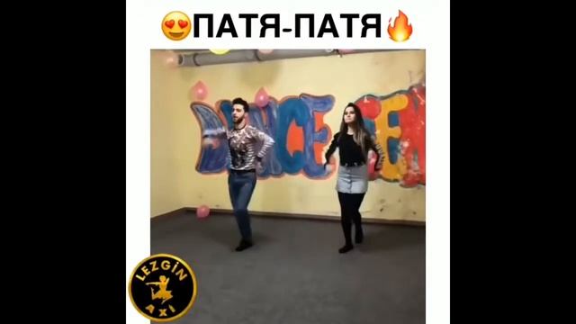 Лезгинка 2018 Парень с девушкой разучивают танец смотреть онлайн