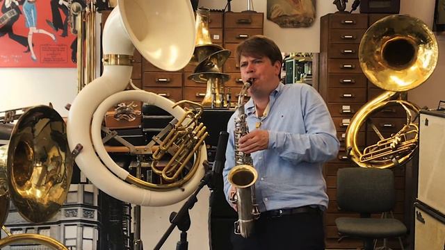 Altsaxophon: Conn 'Chu Berry' (1926) смотреть онлайн