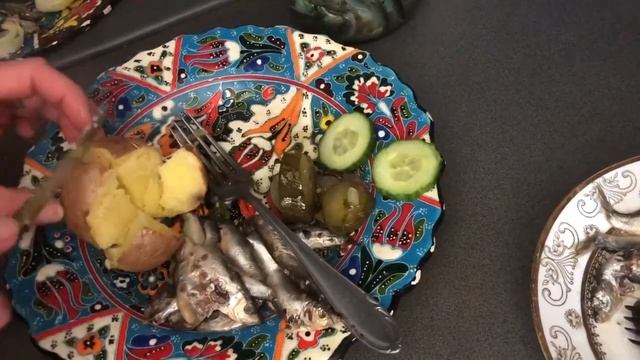 ПЕЧЕНАЯ КАРТОШКА С ЧЕСНОЧНЫМ СОУСОМ. смотреть онлайн