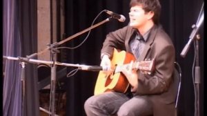 Роман Батрасов поёт песню про Ёжика