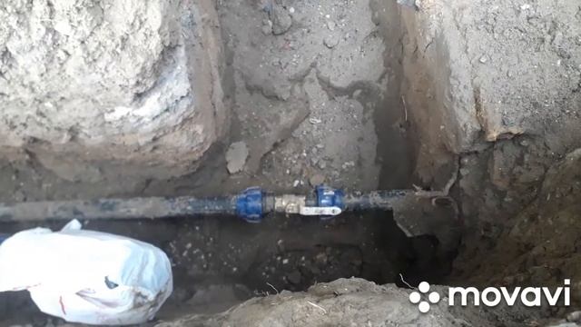 Врезаем кран в трубу ПНД под давлением. смотреть онлайн